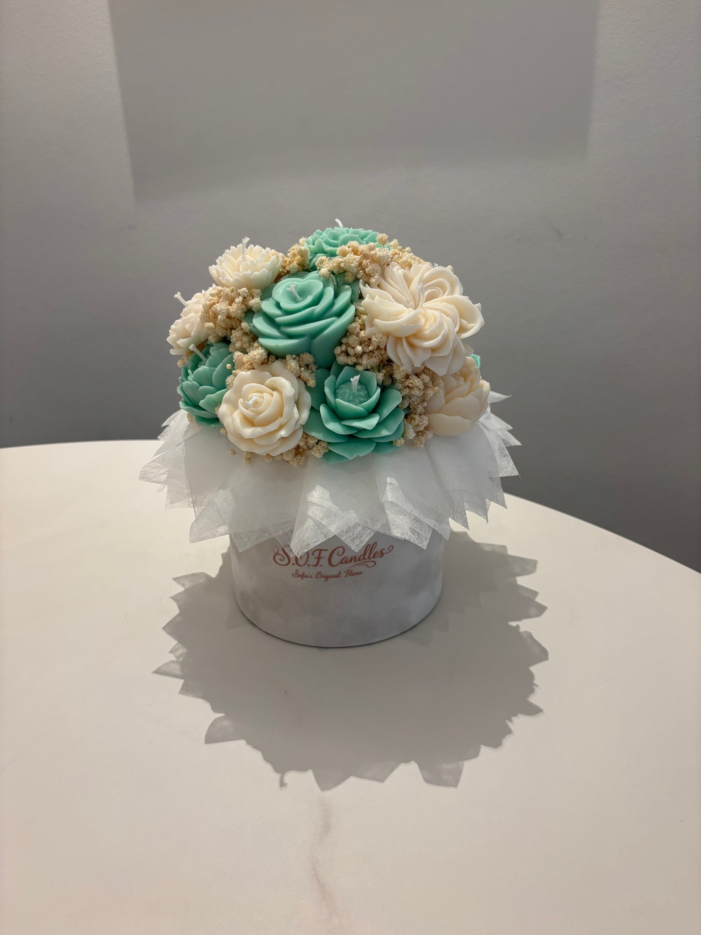Kerzen-Blumenstrauß in Samtbox mint-aqua/weiß