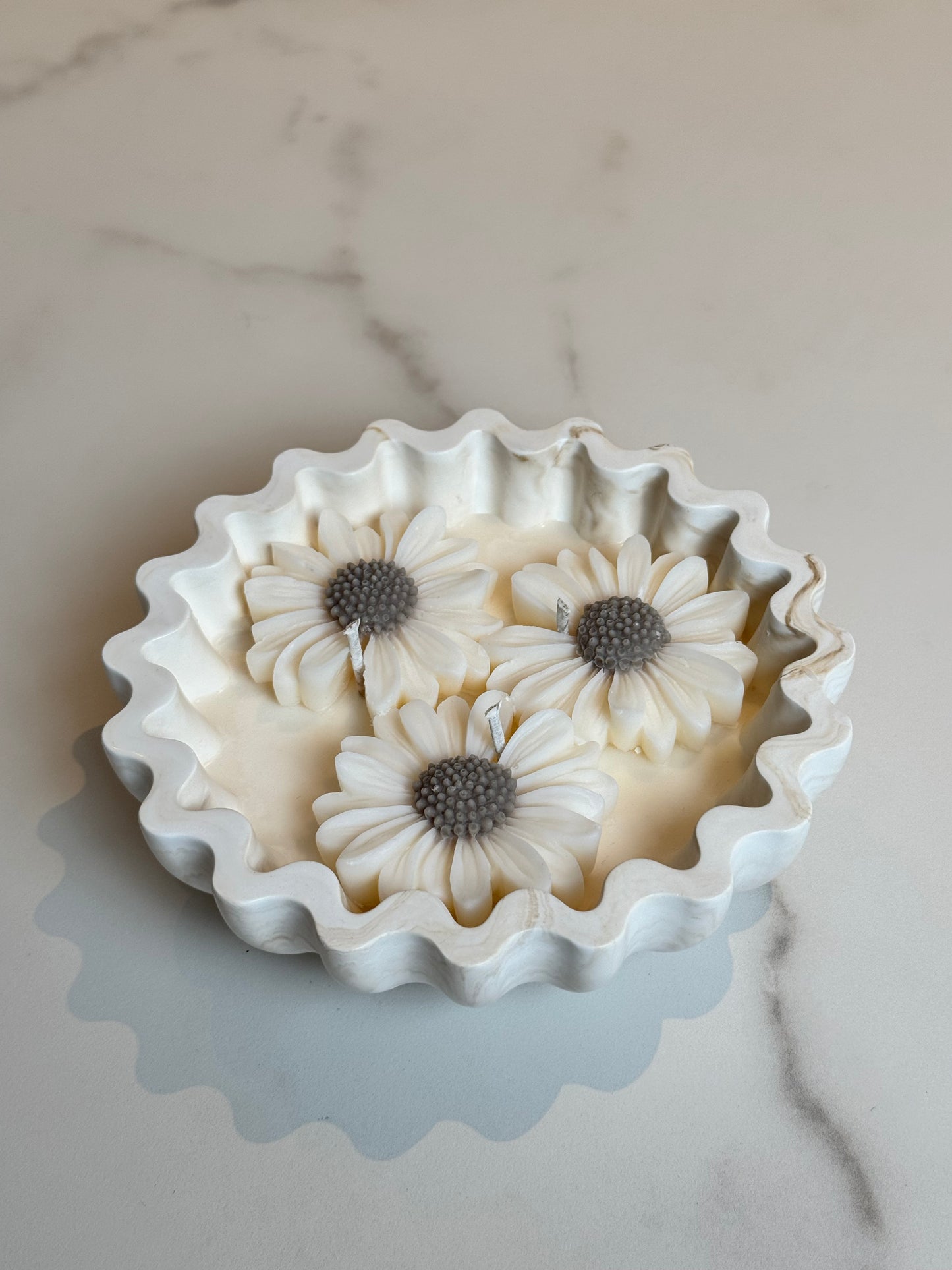 Wellenschale mit Blümchen kamelbraun