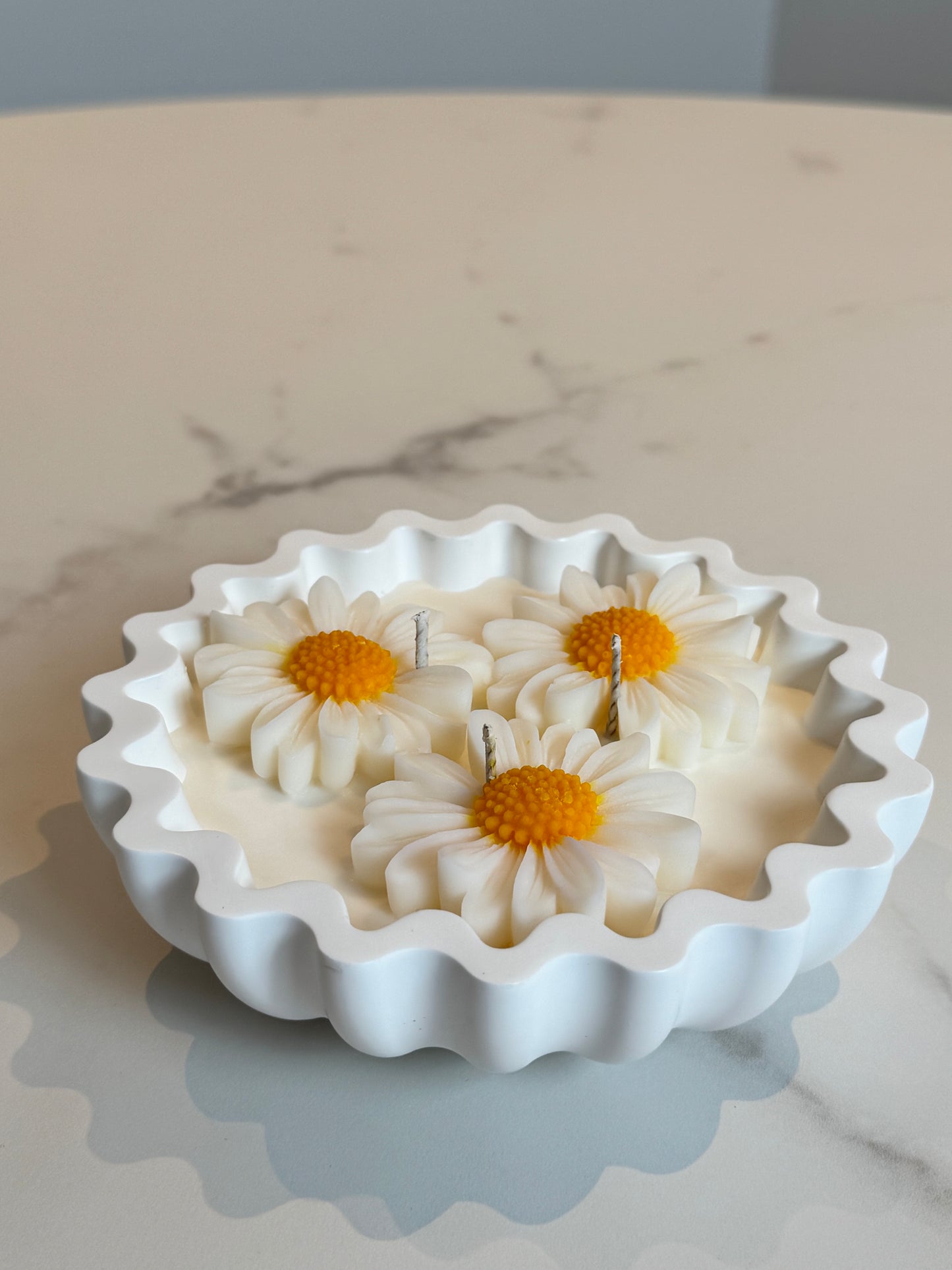 Wellenschale mit Blümchen gelb