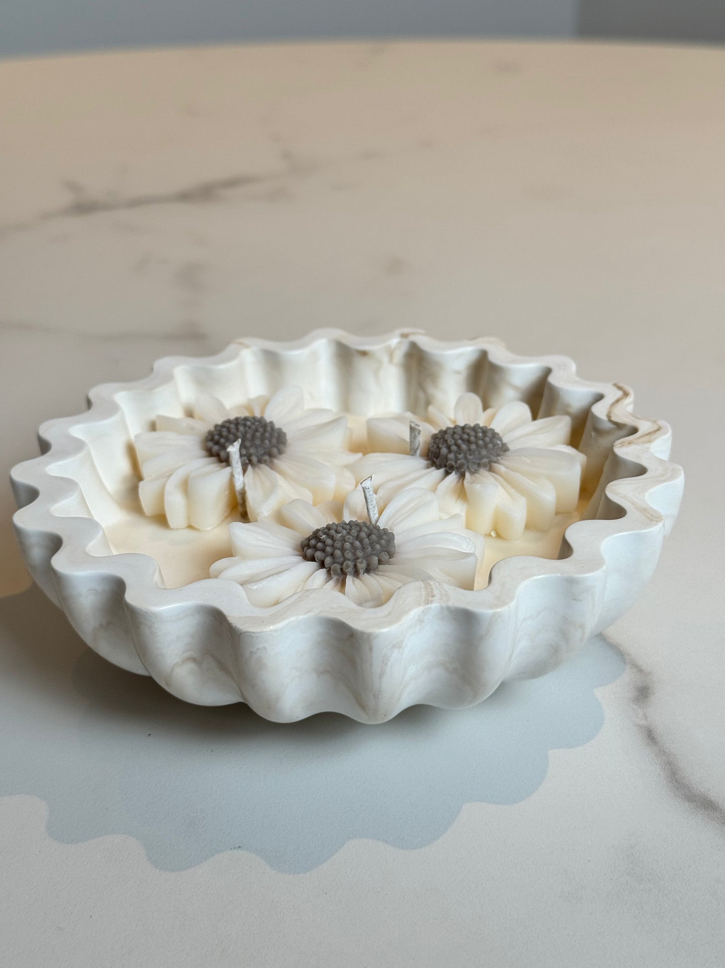 Wellenschale mit Blümchen kamelbraun