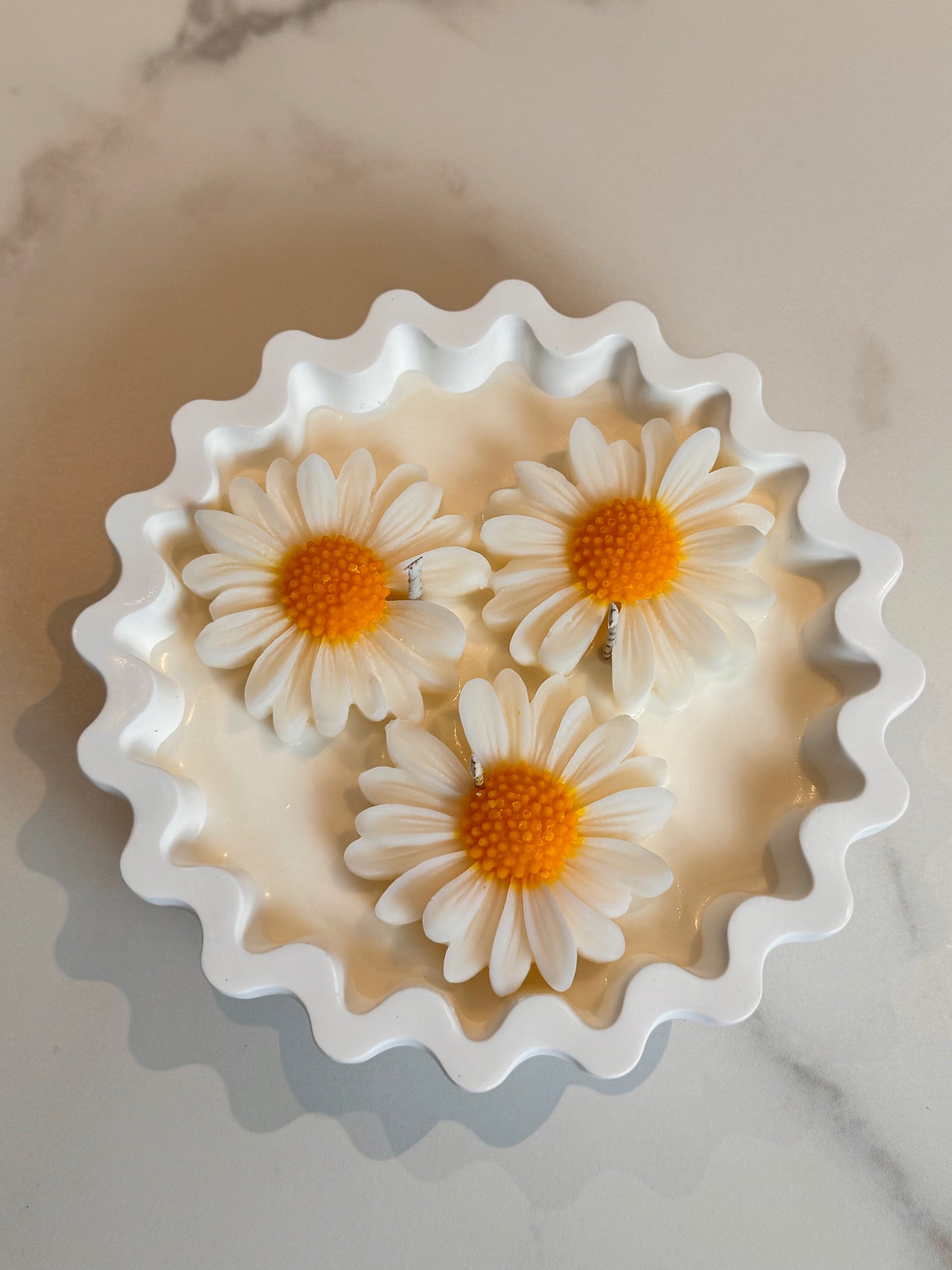 Wellenschale mit Blümchen gelb