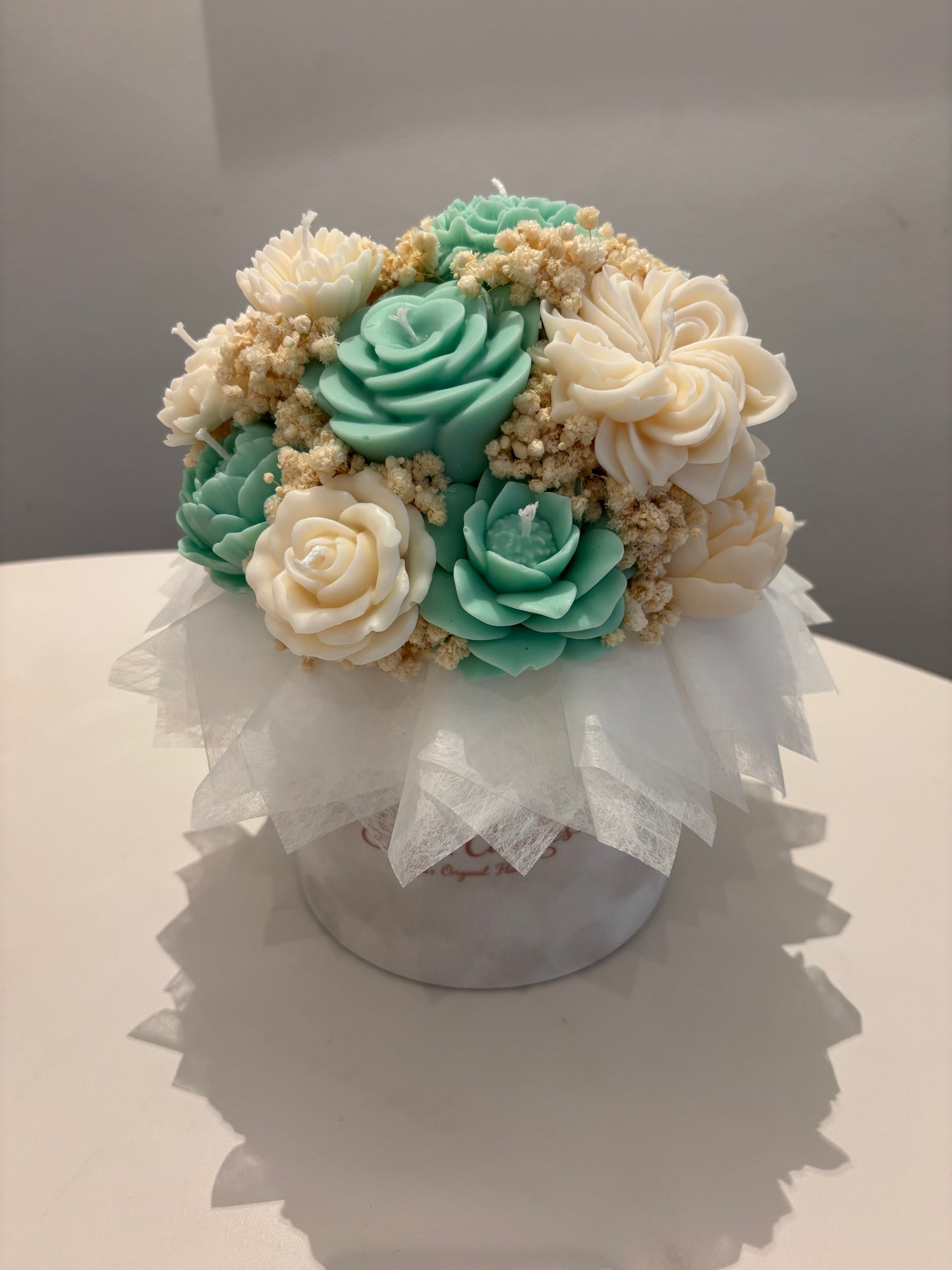 Kerzen-Blumenstrauß in Samtbox mint-aqua/weiß